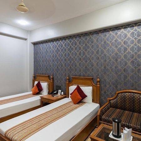 Hotel Sunstar Grand Delhi  Buitenkant foto