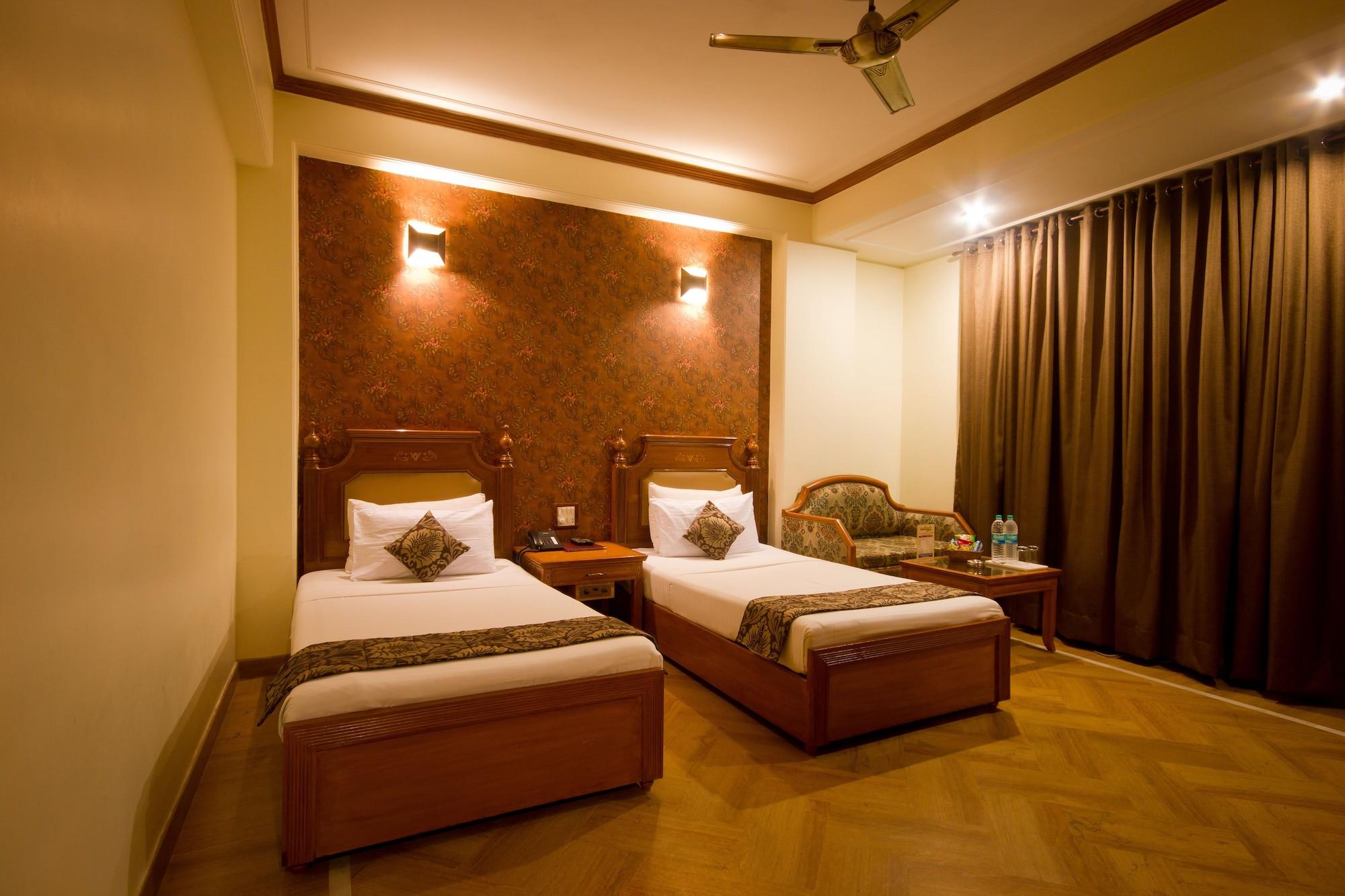 Hotel Sunstar Grand Delhi  Buitenkant foto