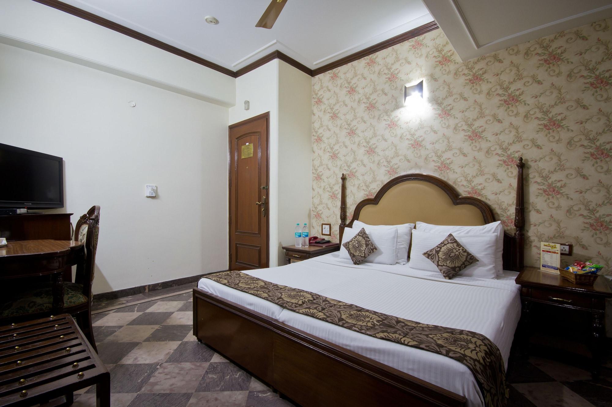 Hotel Sunstar Grand Delhi  Buitenkant foto