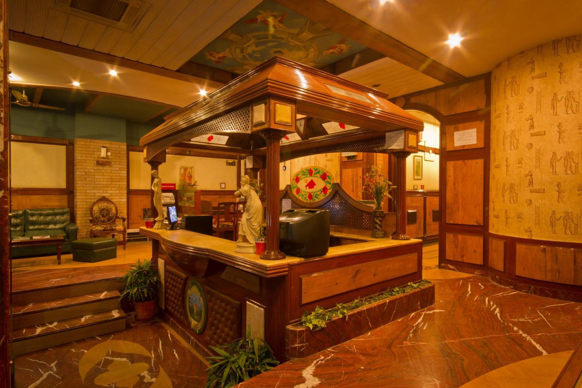 Hotel Sunstar Grand Delhi  Buitenkant foto