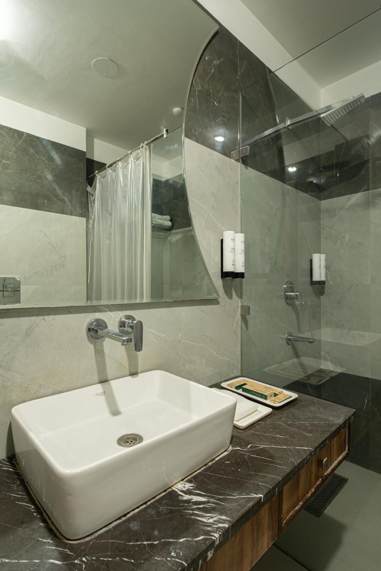 Hotel Sunstar Grand Delhi  Buitenkant foto