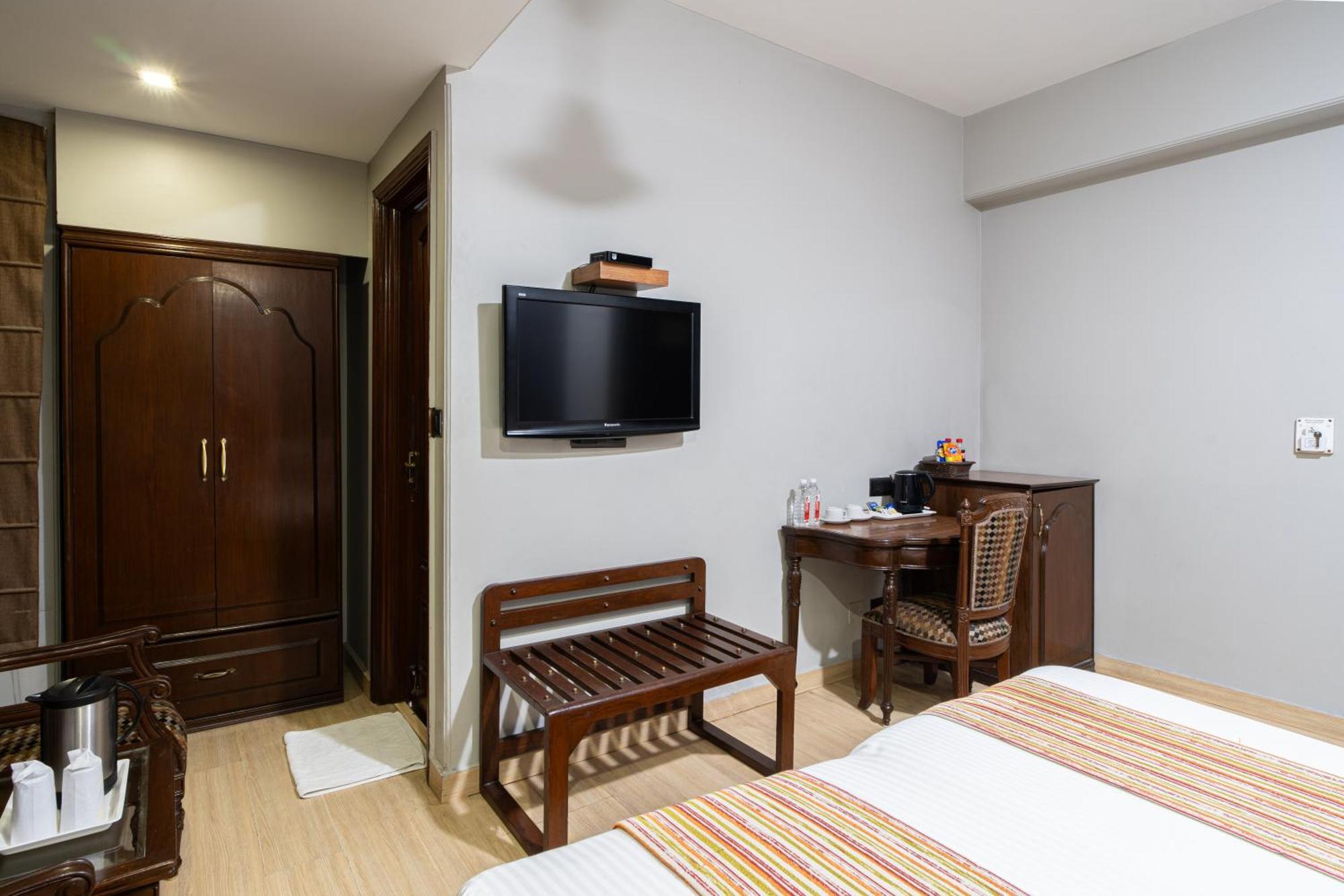 Hotel Sunstar Grand Delhi  Buitenkant foto