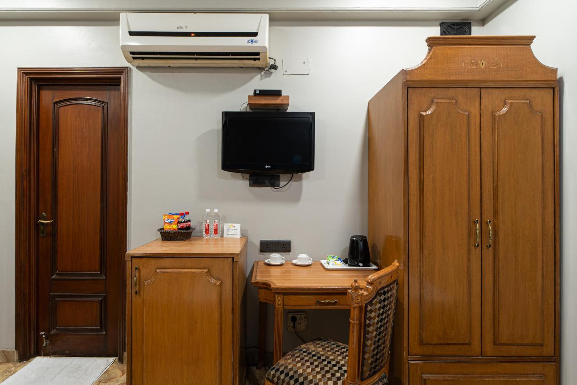 Hotel Sunstar Grand Delhi  Buitenkant foto
