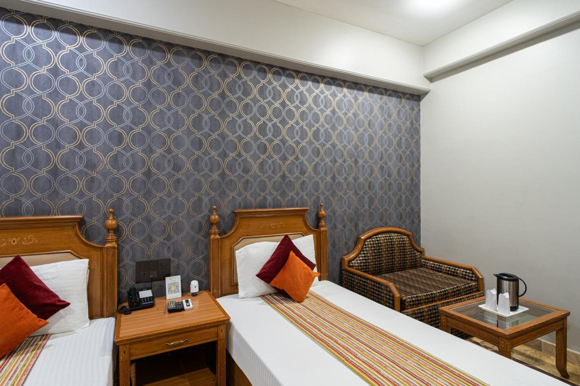 Hotel Sunstar Grand Delhi  Buitenkant foto