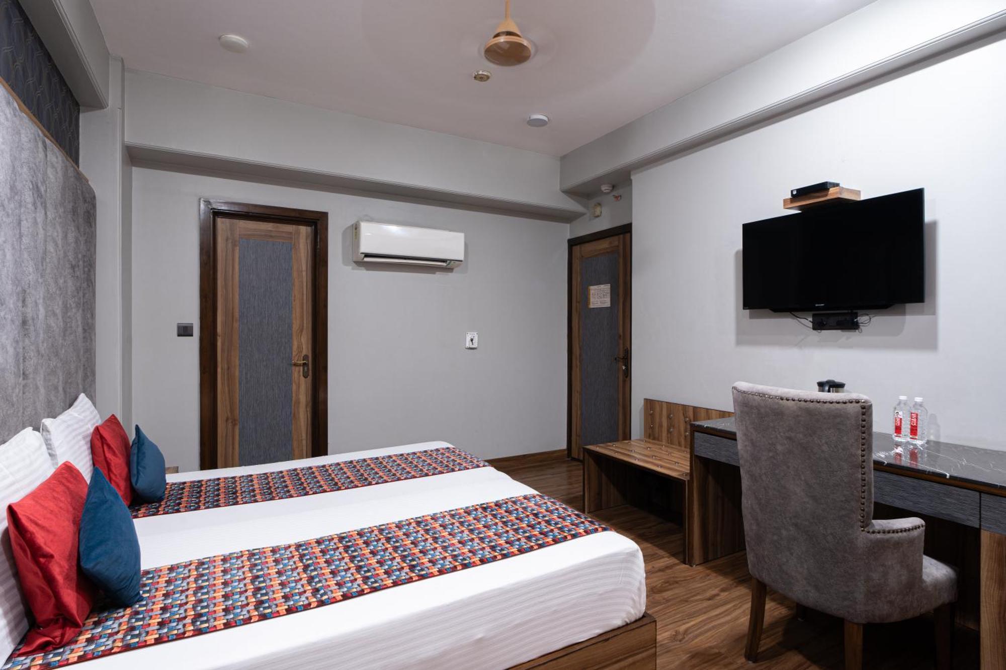 Hotel Sunstar Grand Delhi  Buitenkant foto