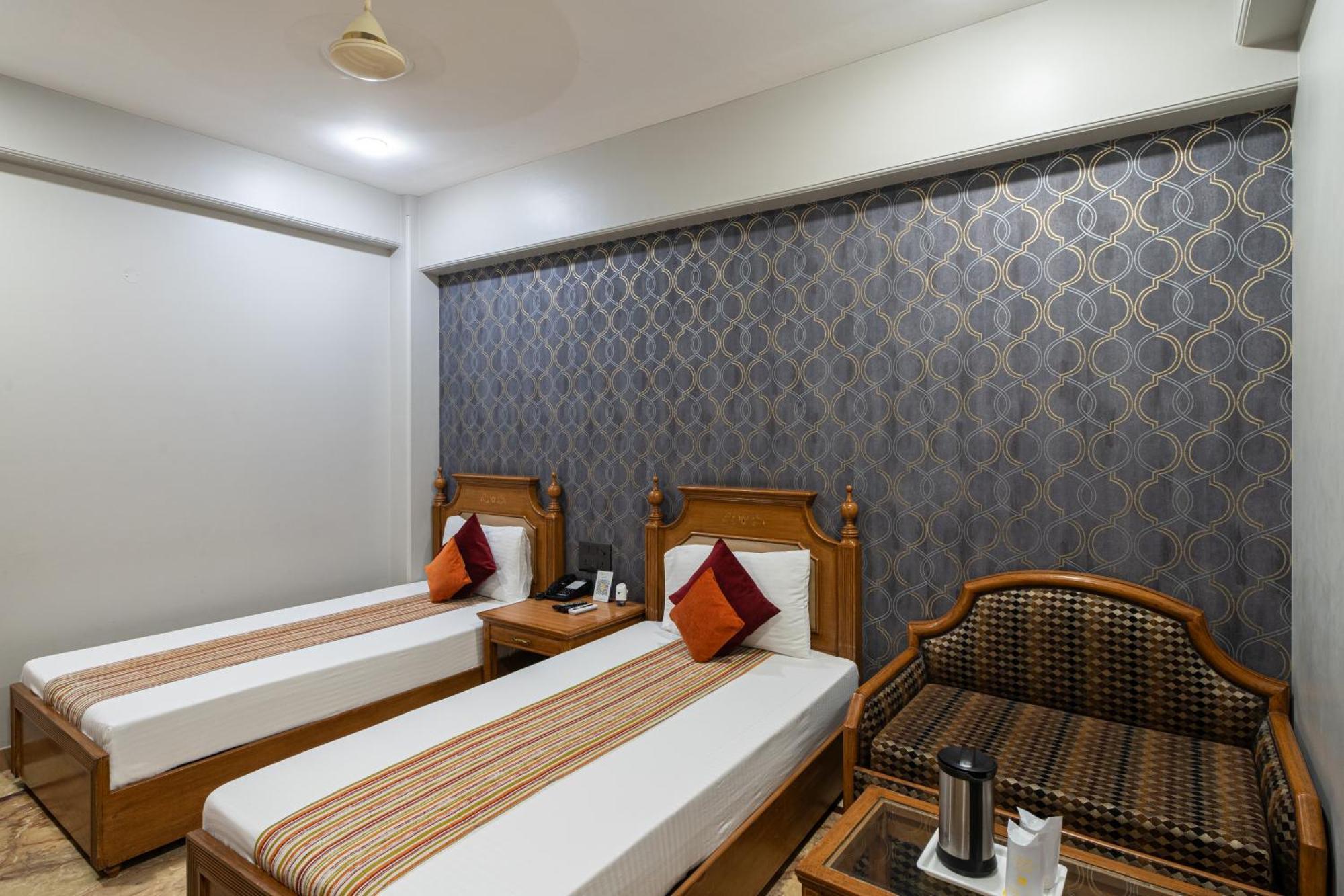 Hotel Sunstar Grand Delhi  Buitenkant foto