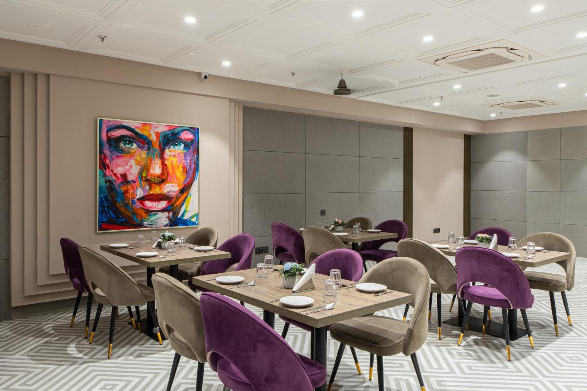 Hotel Sunstar Grand Delhi  Buitenkant foto