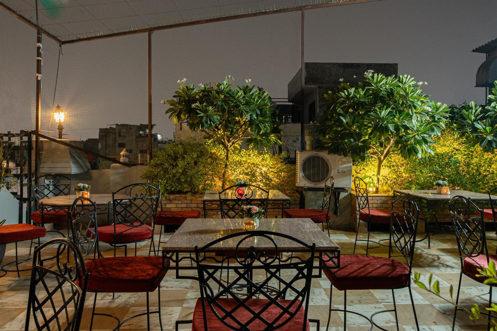 Hotel Sunstar Grand Delhi  Buitenkant foto