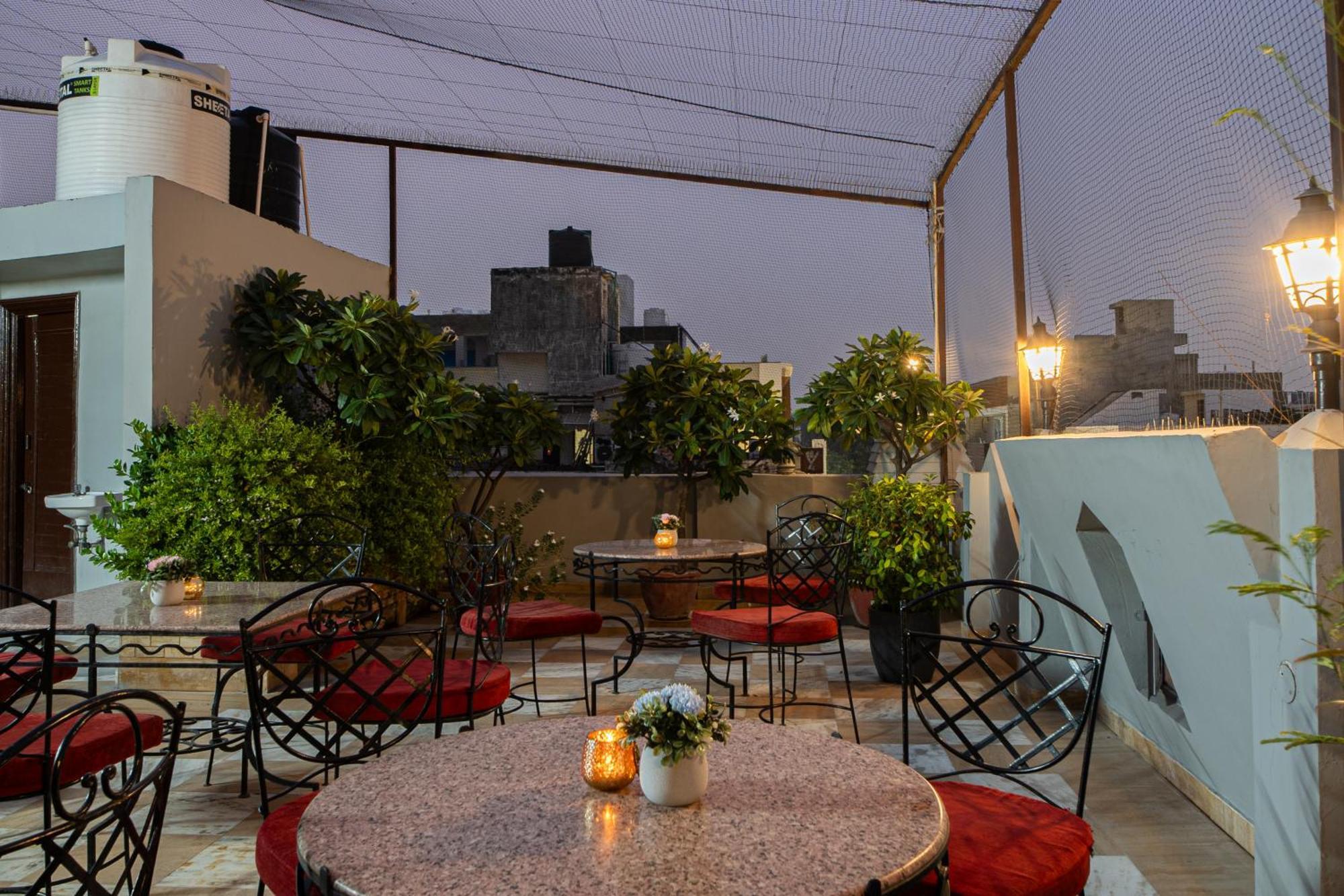 Hotel Sunstar Grand Delhi  Buitenkant foto