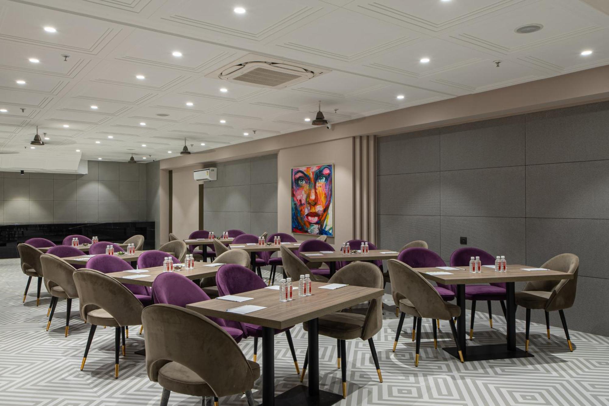 Hotel Sunstar Grand Delhi  Buitenkant foto