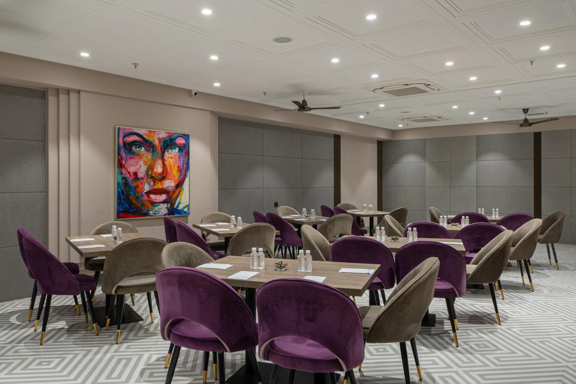 Hotel Sunstar Grand Delhi  Buitenkant foto