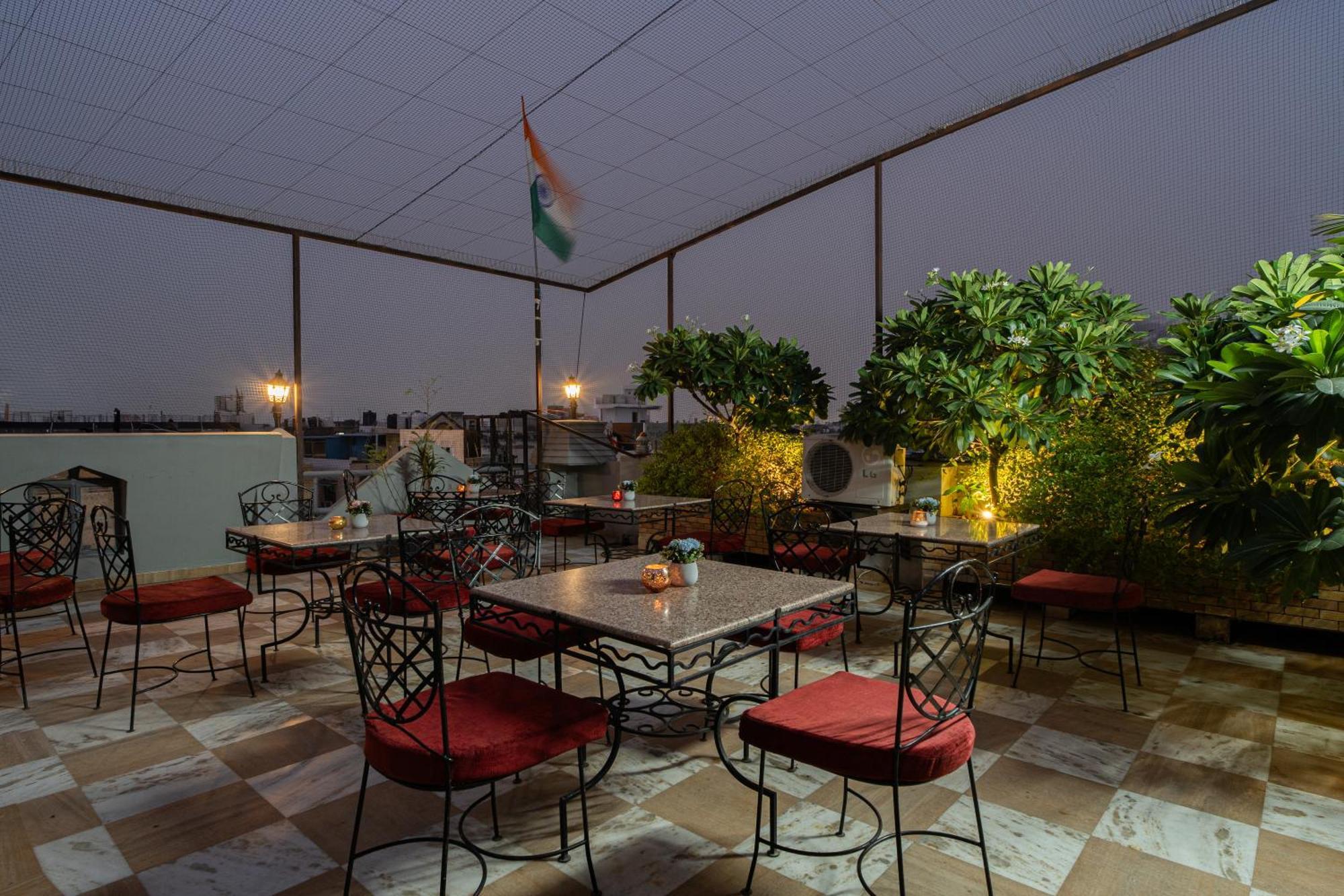 Hotel Sunstar Grand Delhi  Buitenkant foto