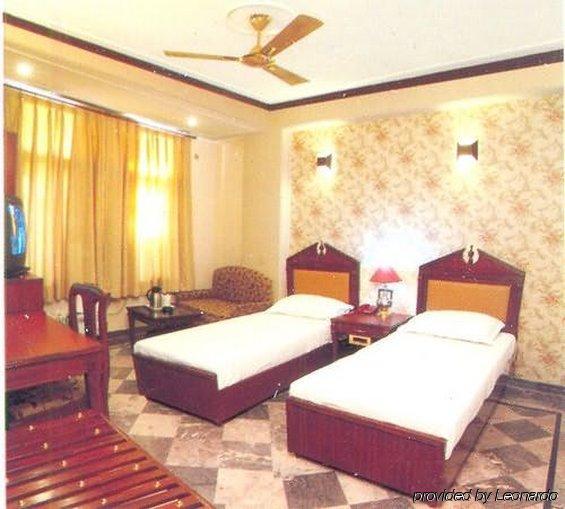 Hotel Sunstar Grand Delhi  Kamer foto