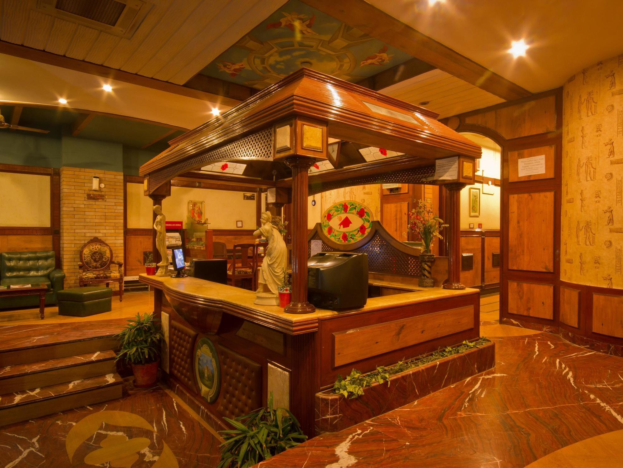 Hotel Sunstar Grand Delhi  Buitenkant foto