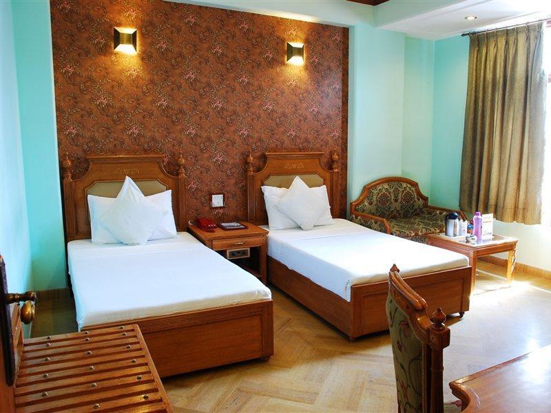 Hotel Sunstar Grand Delhi  Buitenkant foto