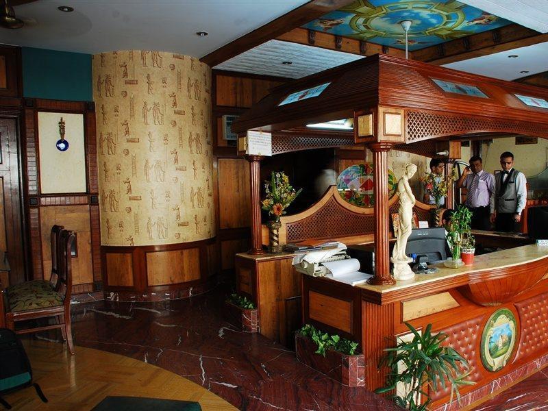 Hotel Sunstar Grand Delhi  Buitenkant foto